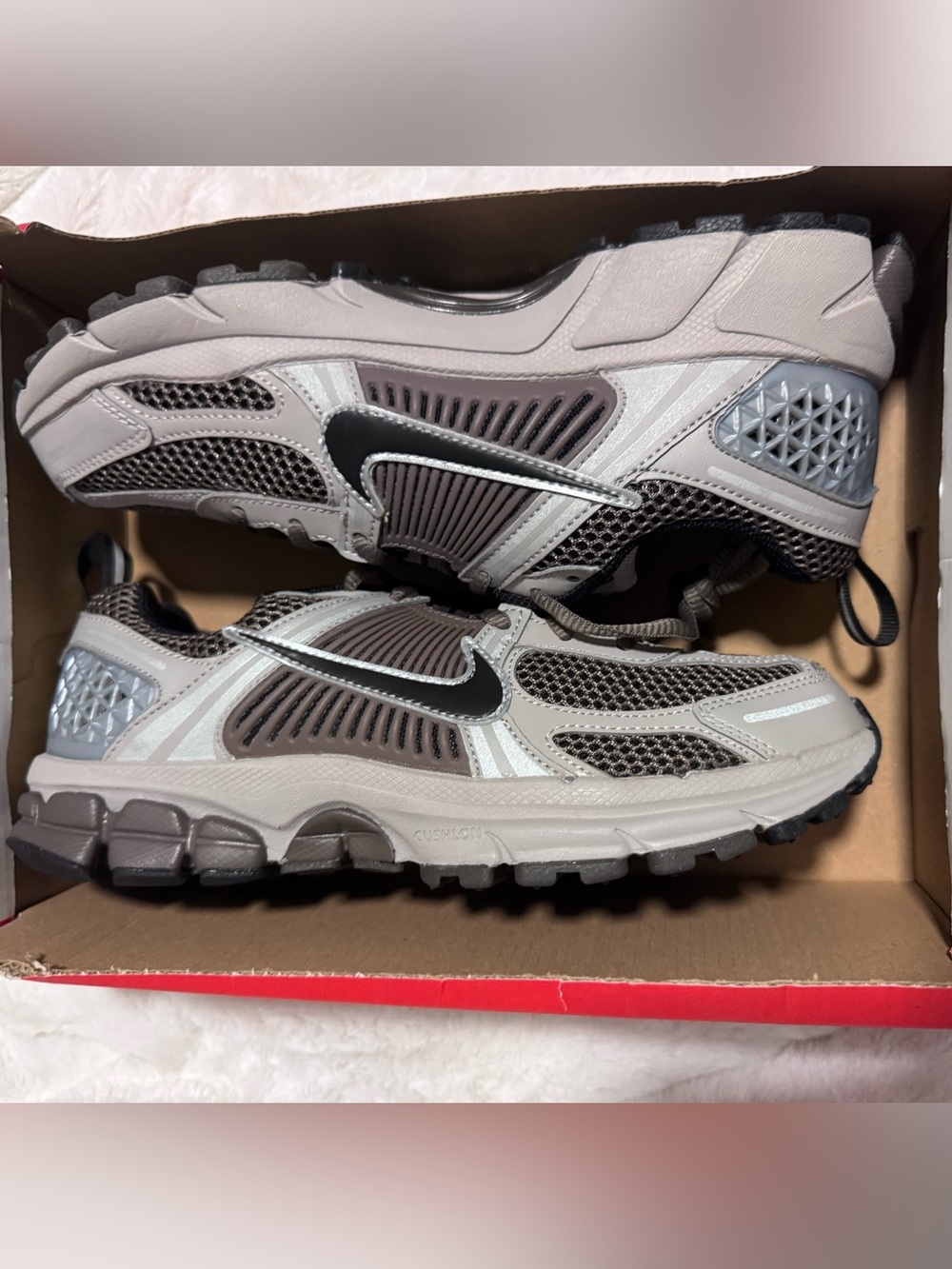 Nike Vomero 5 6.5Y/Mens 8 Women NIB NWT